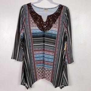 One World New Women’s Medium Quarter Sleeve Multi Print Sharkbite‎ Hemline Top